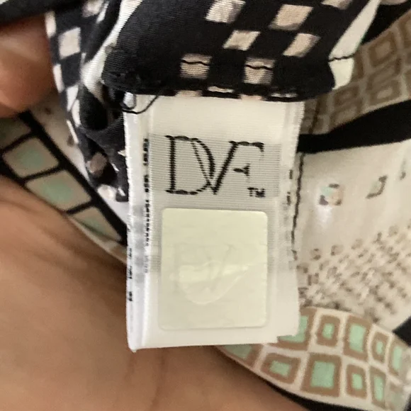 Diane von Fürstenberg Multicolour Silk Blouse - UK Size 8 - Pristine Condition - Picture 11 of 17